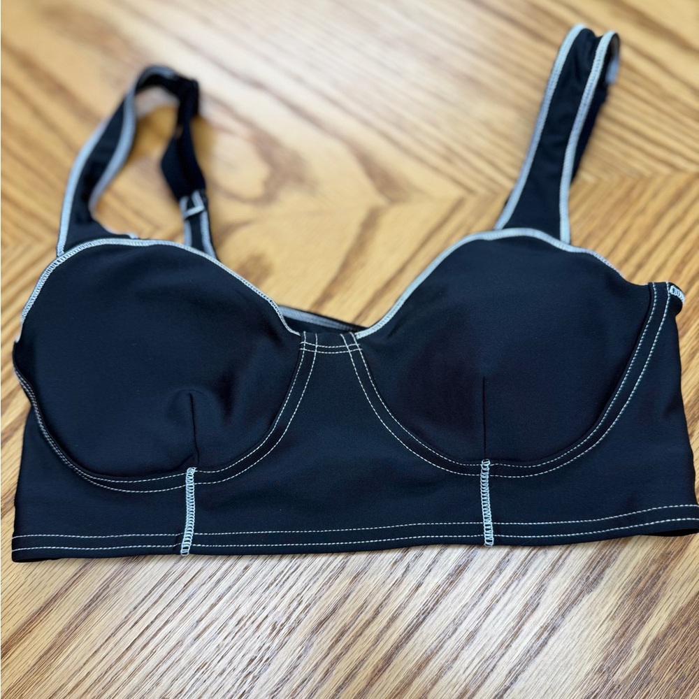 Black Women's Alo sports bra